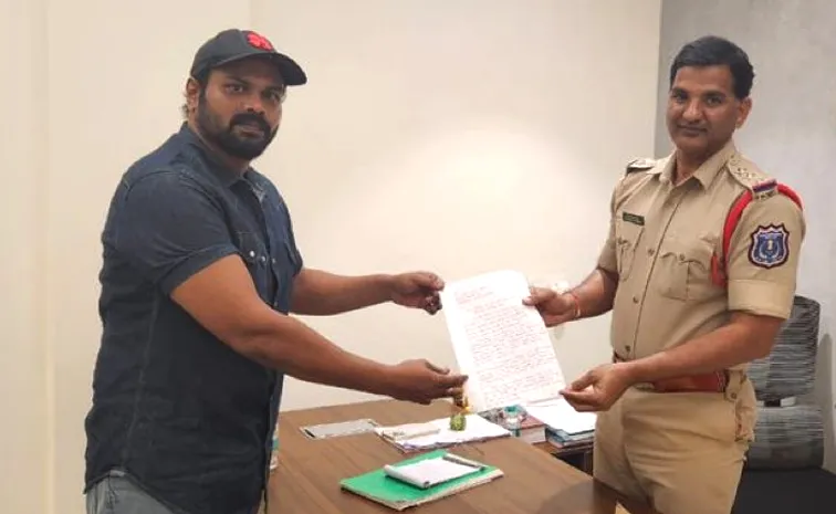 Tollywood Hero Manchu Manoj Complaint at Pahadi Sharif Police Station