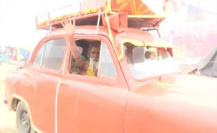 Mahakumbh 2025 Ambassador Baba Reached Prayagraj in old Ambassador car