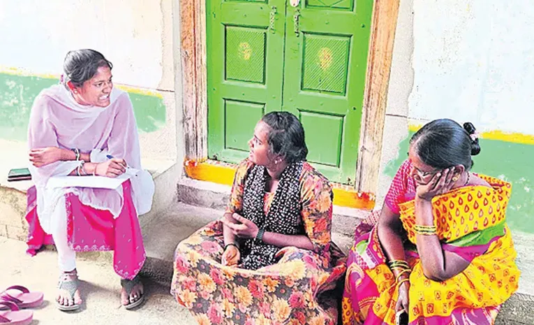Women Protest In front Of Boyfriend House