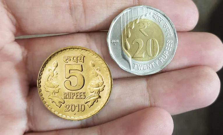 People Confusion 20 rupees coin And 5 coin