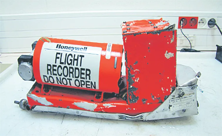 Black boxes mysteriously stopped working before crash