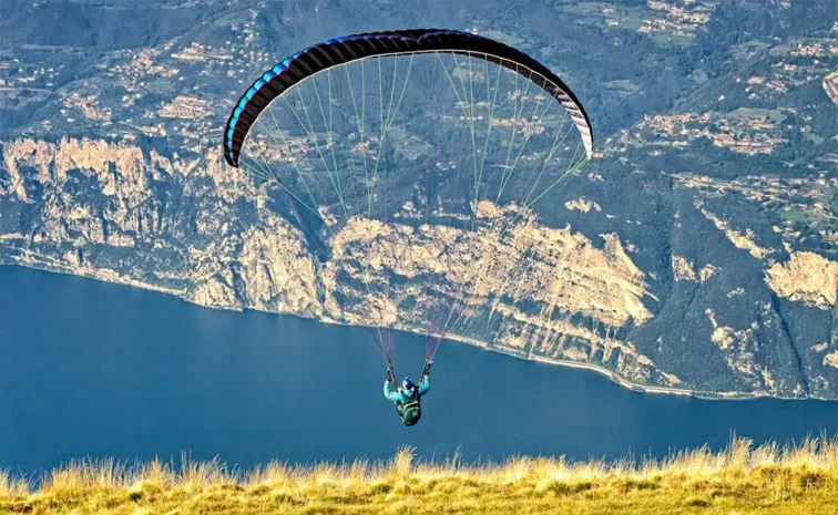 Female Tourist and Instructor Killed in Accident while Paragliding