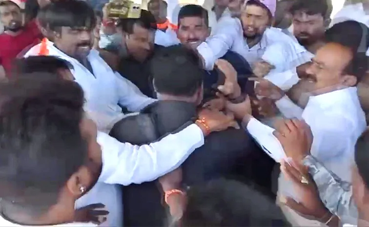 BJP MP Eatala Rajendar And Supporters Issue On Real Estate AT Medchal