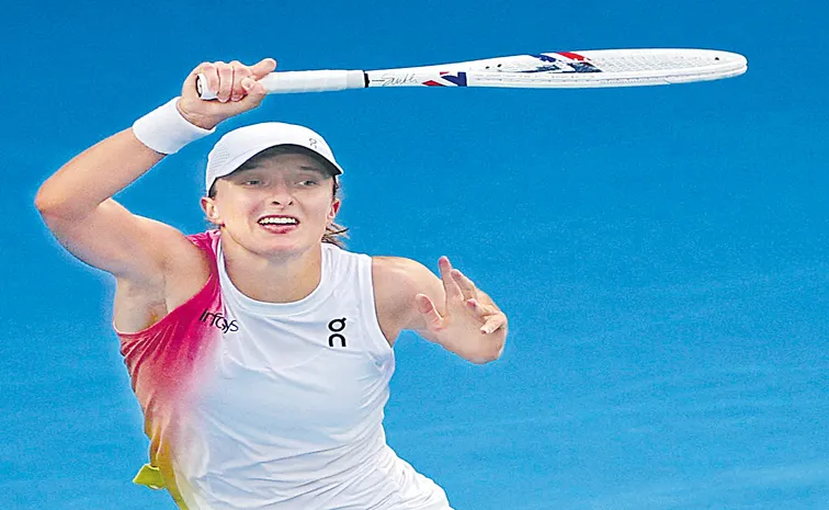 Swiatek sweeps into Australian Open quarterfinals