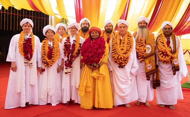 Mahakumbh all the Mahamandaleshwars are Foreigners in the Shaktidham Ashram