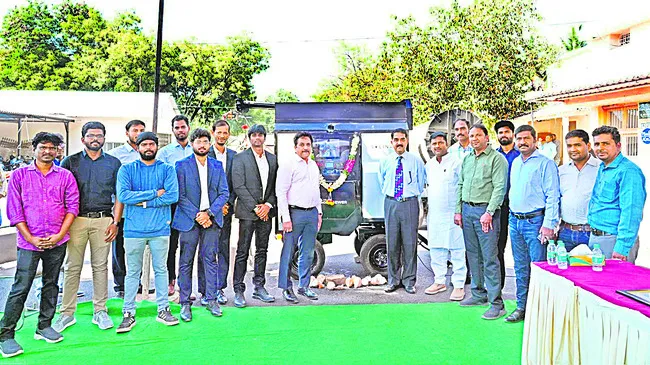 మ్యాన్హోల్.. క్లీనింగ్ రోబో