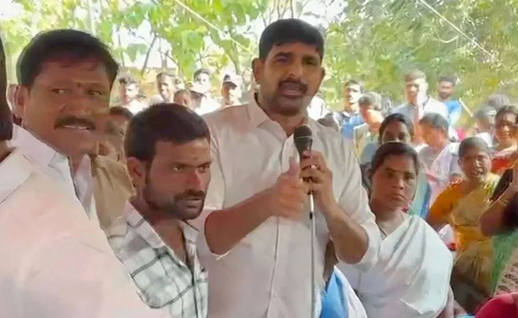 Congress Leaders Argue With BRS MLA Kaushik Reddy At Kamalapur