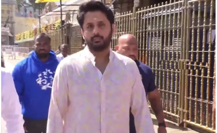 Nithiin Visits Tirumala Temple With His Family Video Goes Viral
