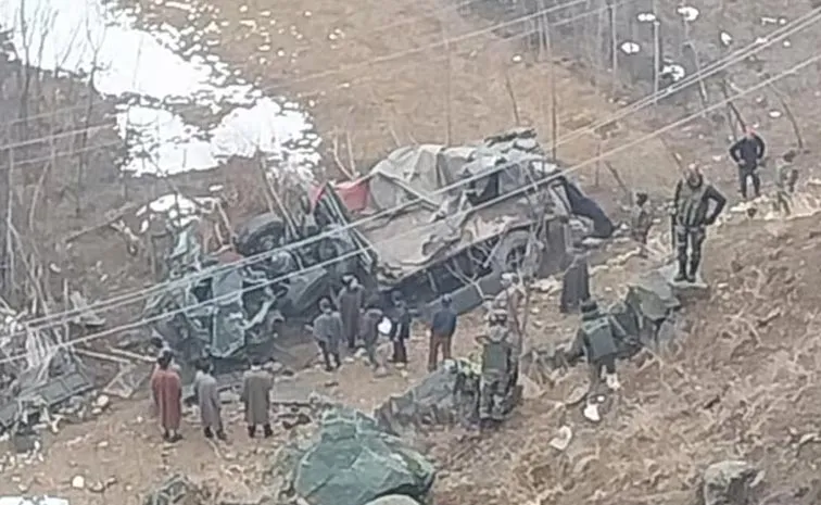 Army truck Rolls Down Hill in Jammu and Kashmir Bandipore Details