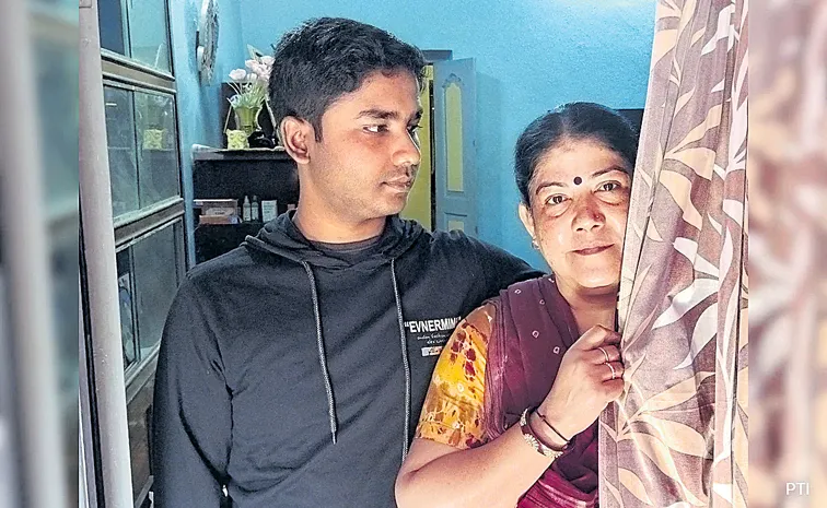 woman recalls son Tsunami birth in snake-filled jungle