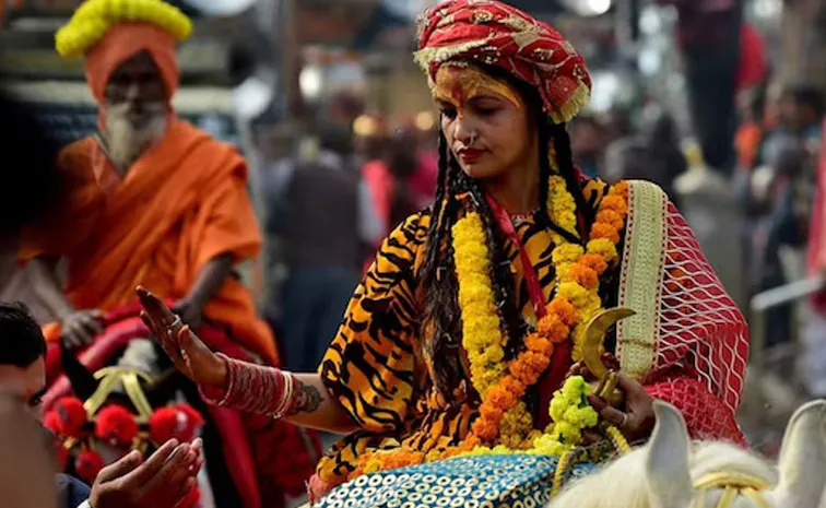 Meet Rakhi Singh 13 year-old girl who=decided to become sadhvi at Maha Kumbh