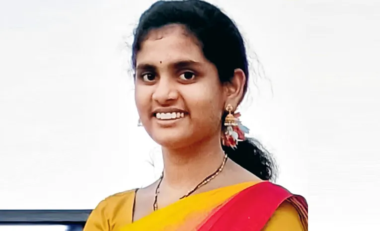Girl student ends life after mother denies mobile phone
