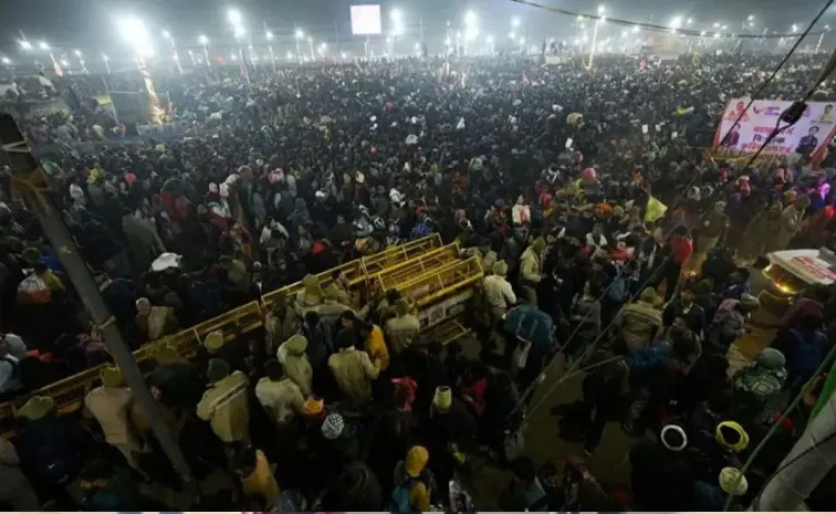 Devotees Reached Huge Crowd at Sangam Nose Prayagraj Sangam Station Closed