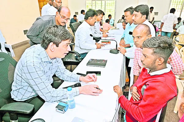 మా సమస్యలు పరిష్కరించండి సారూ! 