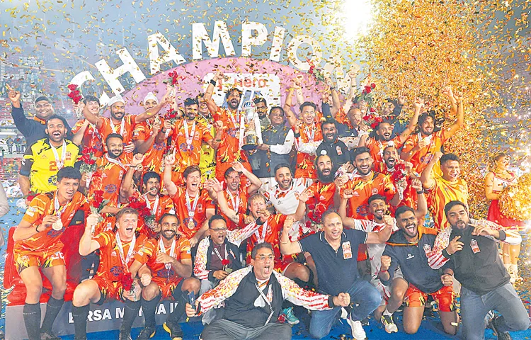 Shrachi Rarh Bengal Tigers team emerged champion in Mens Hockey India League