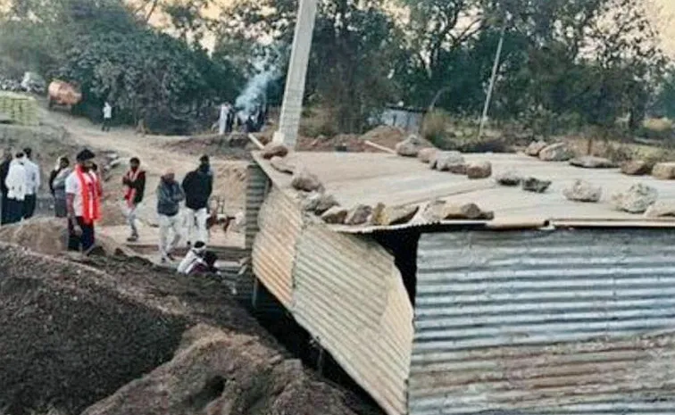 Labourers Die As Tipper Truck Unloads Sand On Shed At Construction Site In Maharashtra