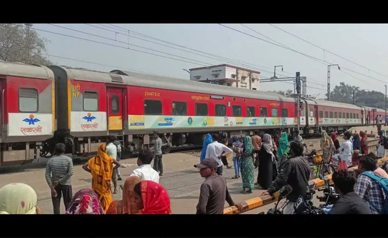 Train Late and Cancelled at Patna Junction Update of Prayagraj Mahakumbh Special