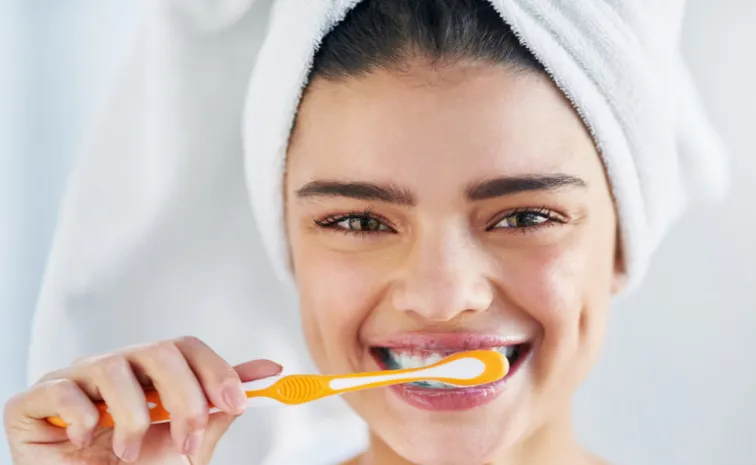 Toothbrush using tips The Risks of Harmful Oral Bacteria