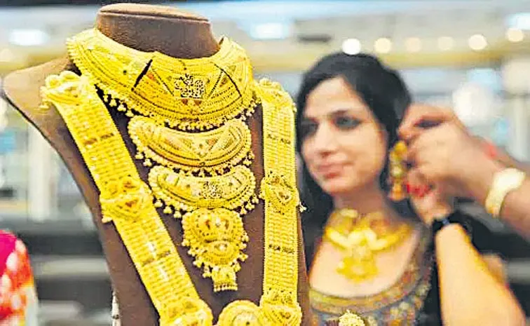 gold price record hikes Rs 85000