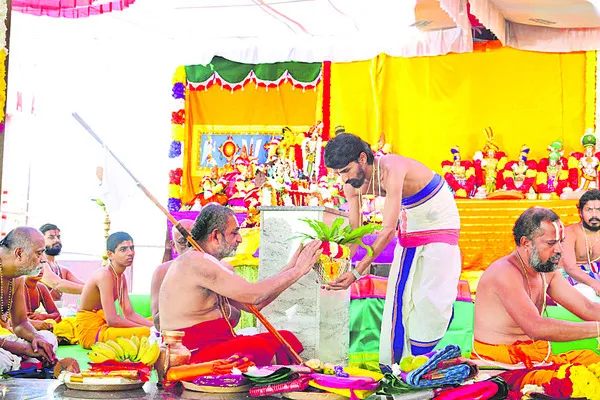 పెరుమాళ్లకు సామూహిక కళ్యాణ మహోత్సవం