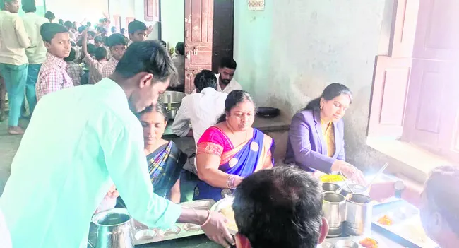 విద్యార్థులు క్రమశిక్షణతో మెలగాలి