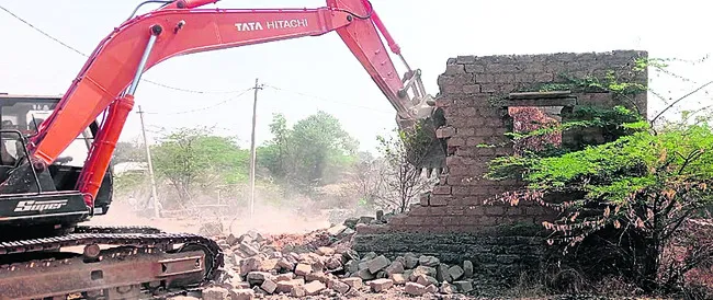 పక్కా గృహాల కూల్చివేత