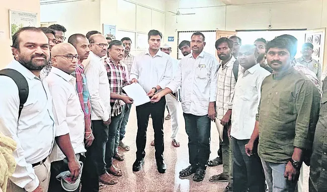 ఎస్సీ, ఎస్టీ కేసులంటూ వేధిస్తున్నారు