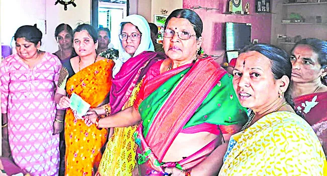 అంగన్వాడీ టీచర్ మృతి