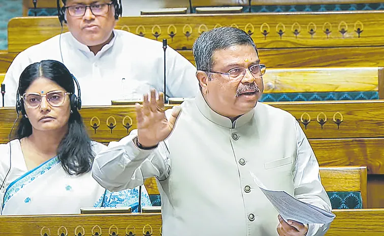 Union Minister Dharmendra Pradhan accuses Tamil Nadu govt of U-turn on NEP, DMK protests