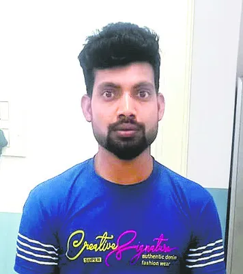 చికెన్‌ సెంటర్‌లో గంజాయి 