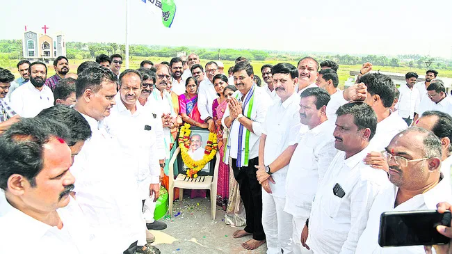 పేదల పక్షపాతి వైఎస్సార్ సీపీ