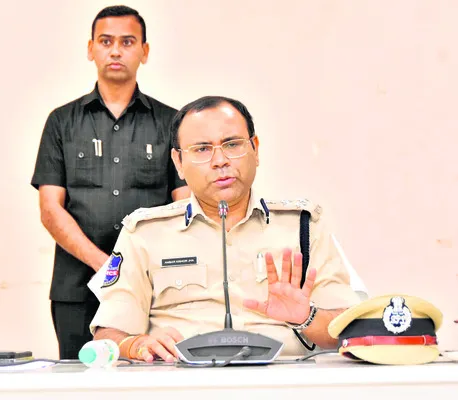 విధుల్లో అలసత్వం ప్రదర్శిస్తే చర్యలు