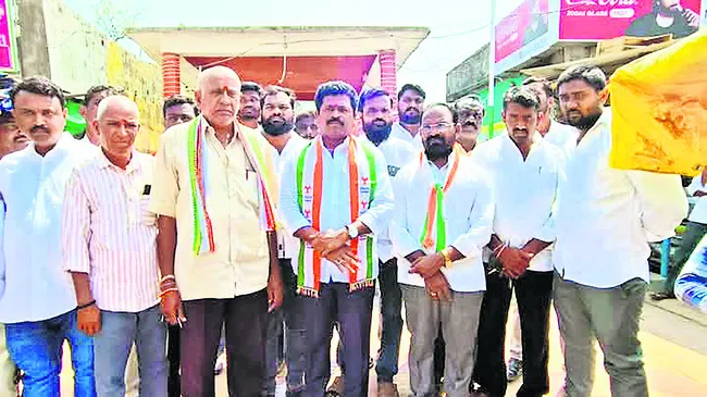‘చావు డప్పులు కేసీఆర్ ఇంటి ఎదుట కొట్టండి’