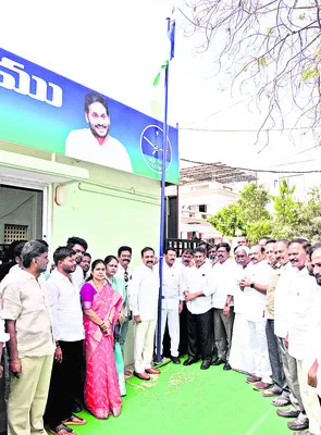 వైఎస్సార్సీపీ ఆవిర్భావమే చారిత్రాత్మకం
