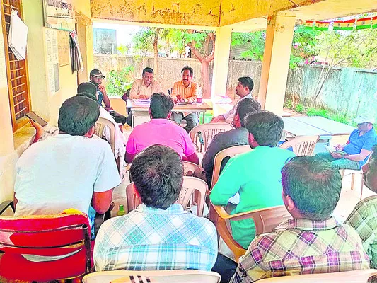 కూలీలకు వంద పనిదినాలు కల్పించాలి