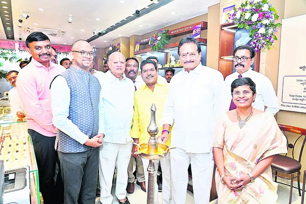 ఘనంగా