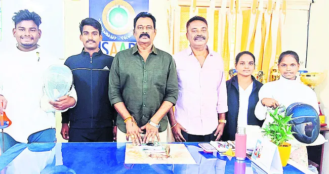 జాతీయ ఫెన్సింగ్ పోటీలకు జిల్లా క్రీడాకారులు
