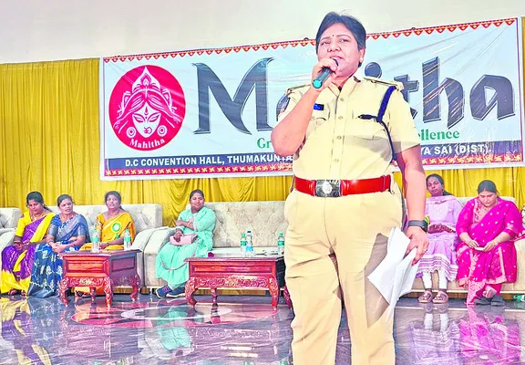 ఆదిశక్తికి ప్రతిరూపమే మహిళ