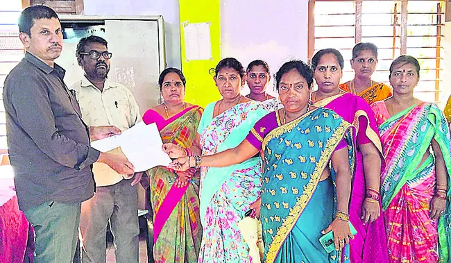 పొదుపు ఖాతాలో సొమ్ము మాయం