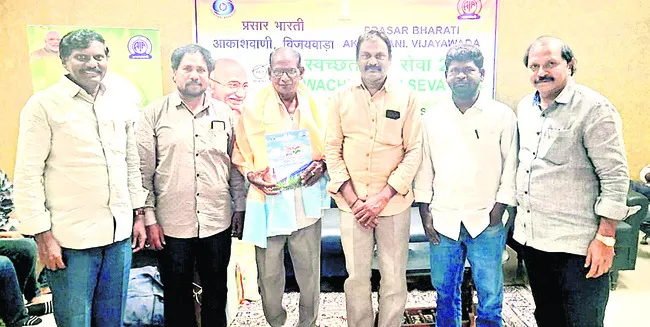 ఆకాశవాణి జాతీయ కార్యక్రమంలో పాల్గొన్న కళాకారులు