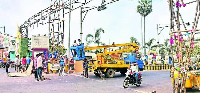 కేఎంసీ రాజకీయ సేవ! 