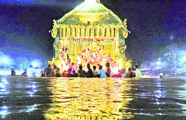 నేత్రపర్వం.. తెప్పోత్సవం 