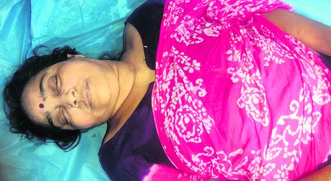 కాలువలో దూకి  వివాహిత ఆత్మహత్య
