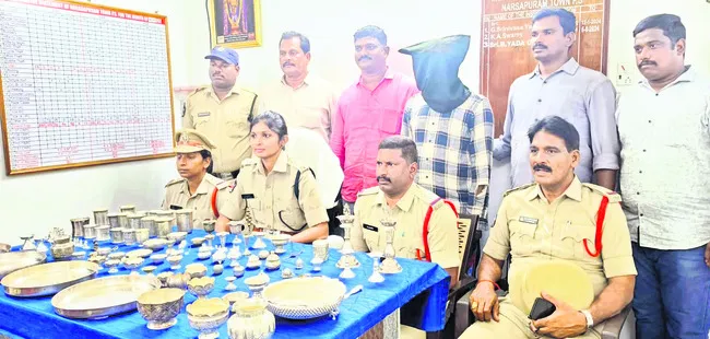 దొంగతనం కేసును ఛేదించిన పోలీసులు