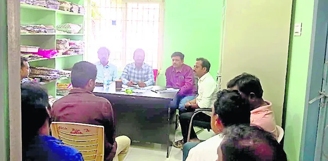 ములికిపల్లి సర్పంచ్పై విచారణ