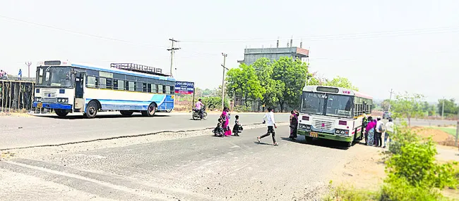 ఆర్టీసీ డ్రైవర్పై దురుసు ప్రవర్తన