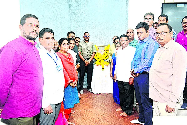 కలెక్టరేట్లో ఘనంగా మొల్లమాంబ జయంతి