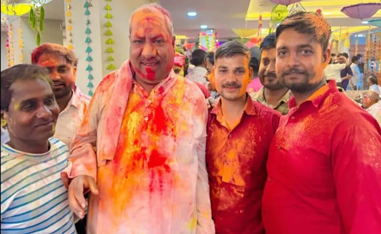 Leave India if you oppose Holi colours says Sanjay Nishad 