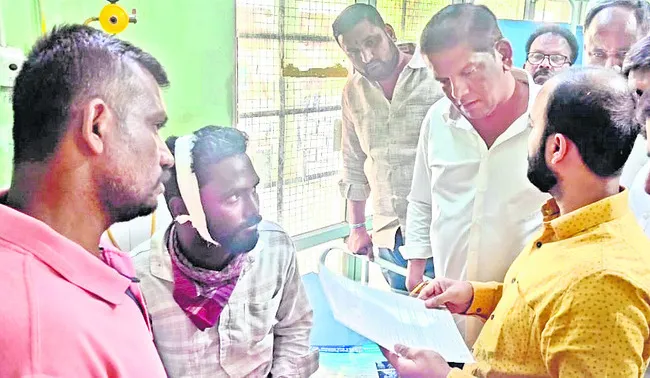 వైఎస్సార్సీపీ కార్యకర్తలపై హత్యాయత్నం