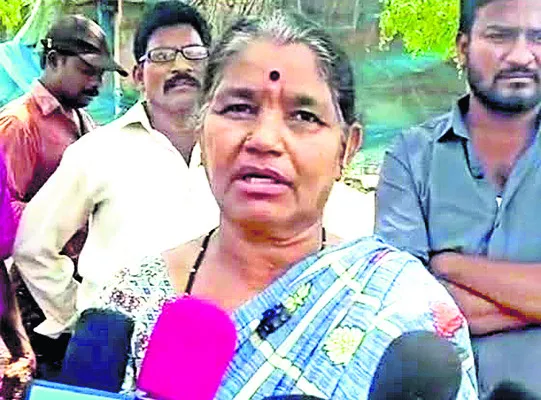 మాట్లాడితే జరిమానా 
